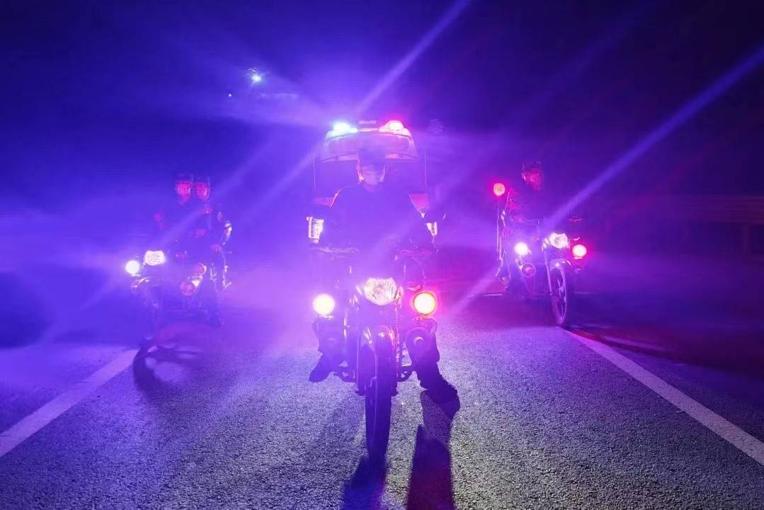 警察玩游戏_打警察游戏叫什么手机版_手机打警察游戏