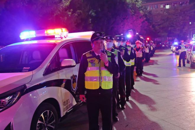 打警察游戏叫什么手机版_手机打警察游戏_警察玩游戏