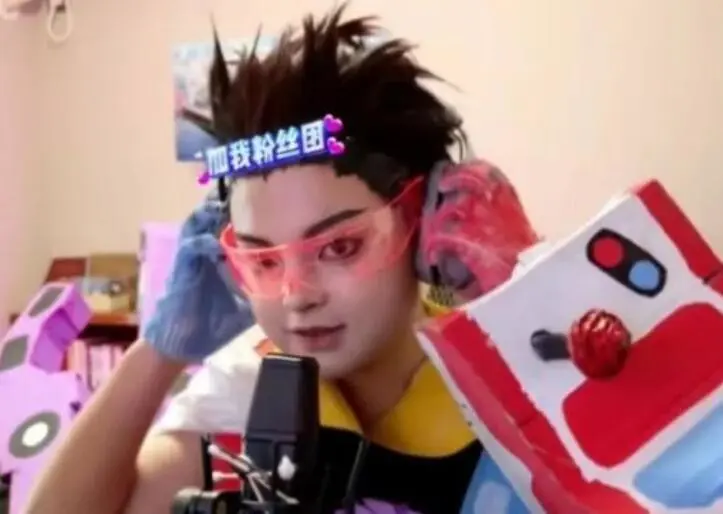 游戏主播手机被摔坏_主播摔电脑_摔主播坏手机游戏会怎么样