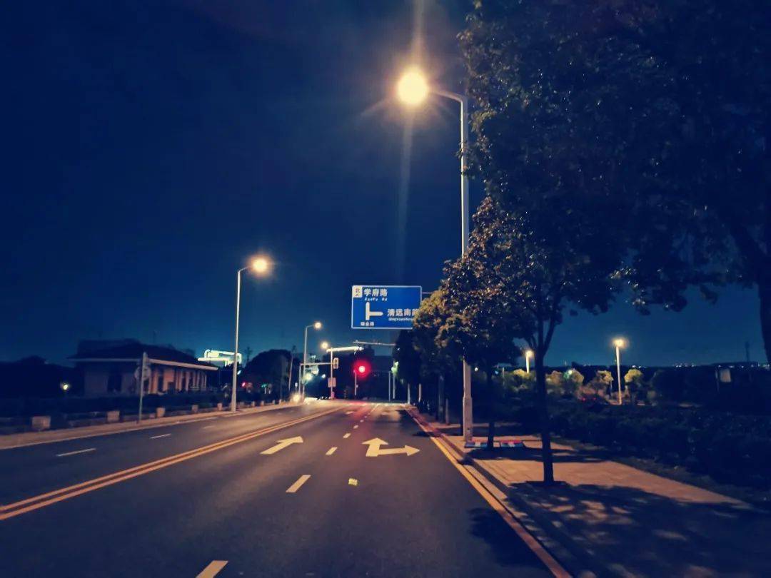 人肉体内下陪_三更半夜有我陪你app怎么下_陪诊陪护app引导页设计素材