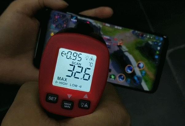 为什么手机没电玩游戏就很卡_手机电池玩游戏没电_手机玩游戏没电了怎么办