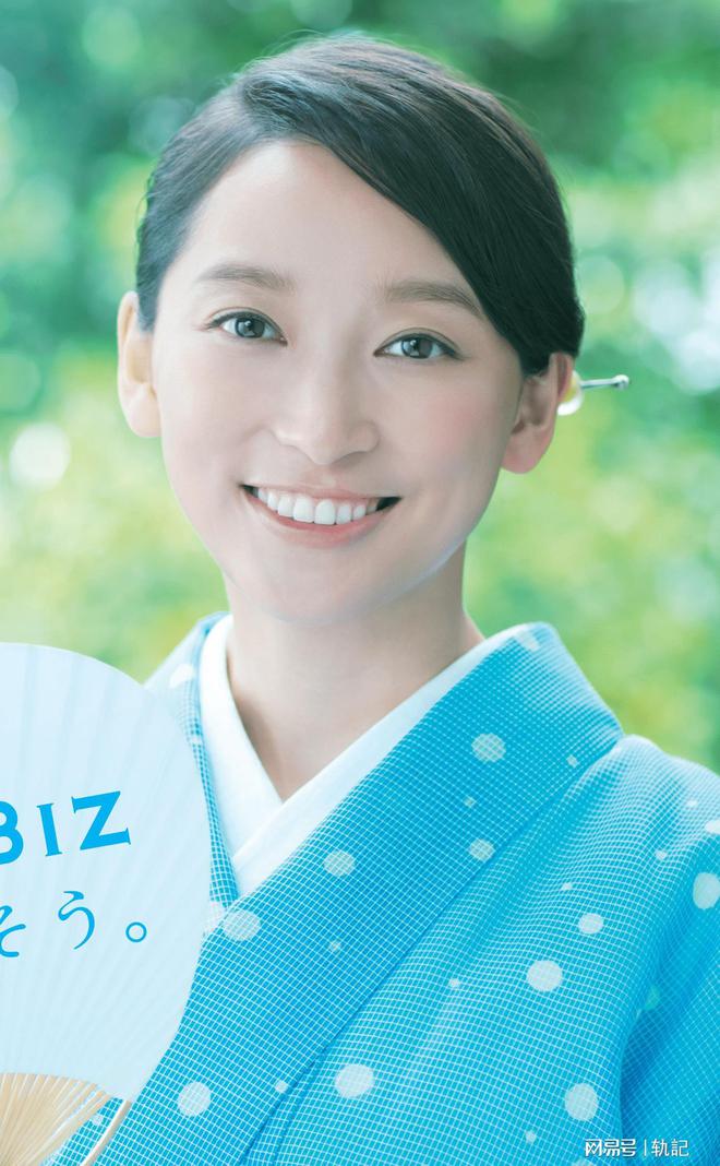 日本女明星玩手机游戏_日本明星玩什么社交软件_明星玩日本女手机游戏视频